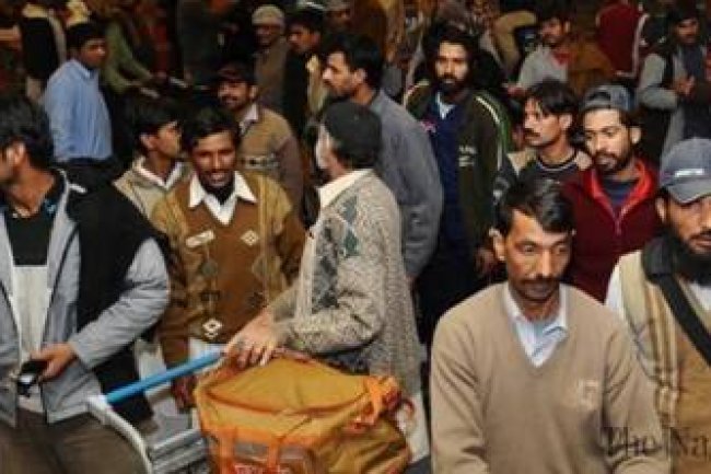 42 Pakistanis Deported From Uk Arrive In Islamabad