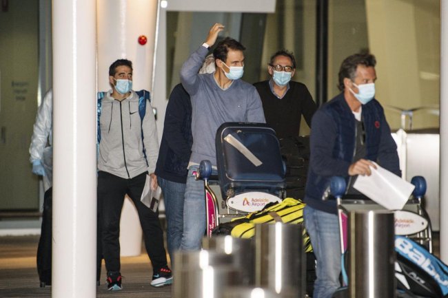 Australian Open: 72 tennis players in quarantine after positive Covid-19 test on flights