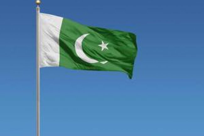 Covid: Pakistan bans travellers from 12 countries as cases surge