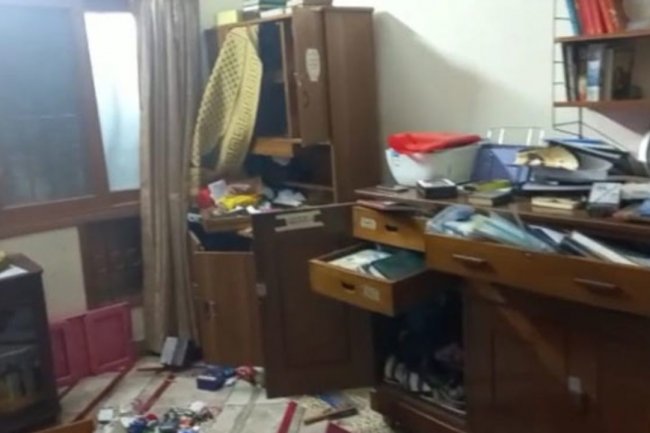 KARACHI FAMILY DEVASTATED AS ROBBERS LOOT CASH, JEWELLERY WORTH OVER RS10M